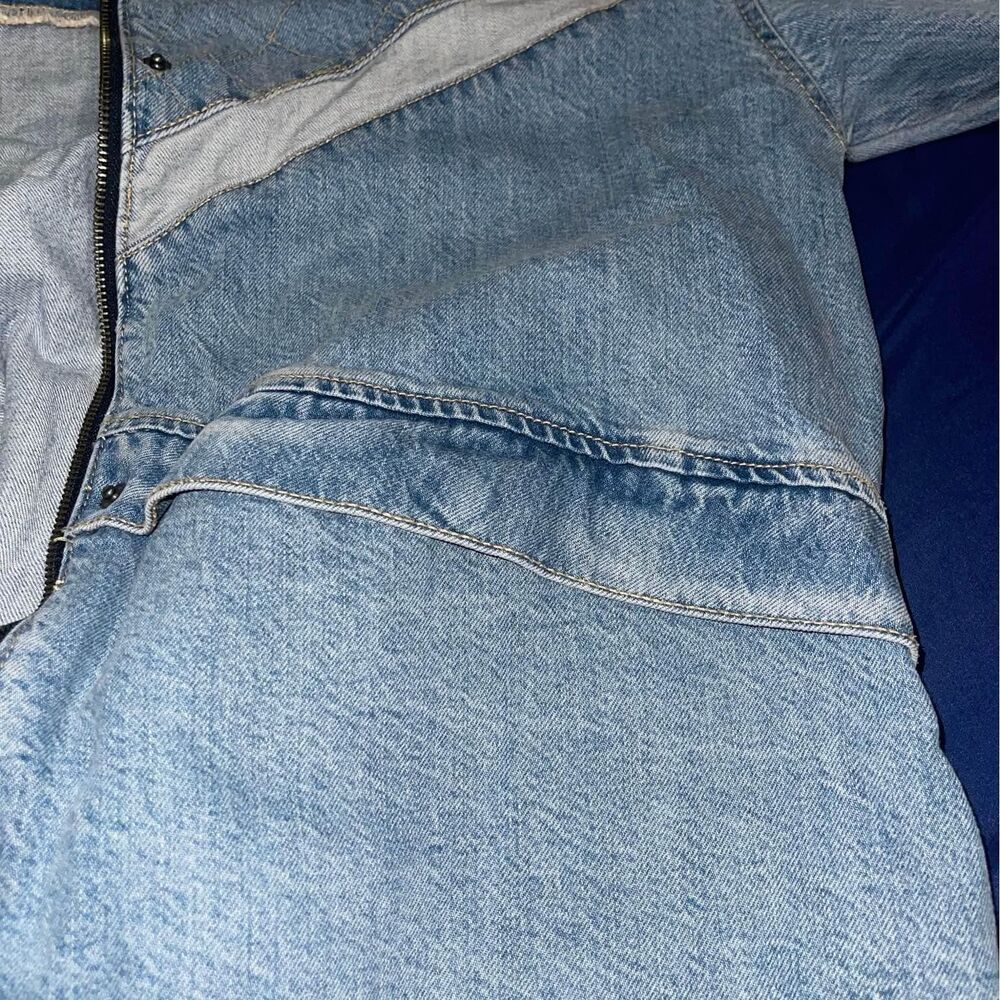 M - American Eagle Jean Jacket - Picture 3 of 4